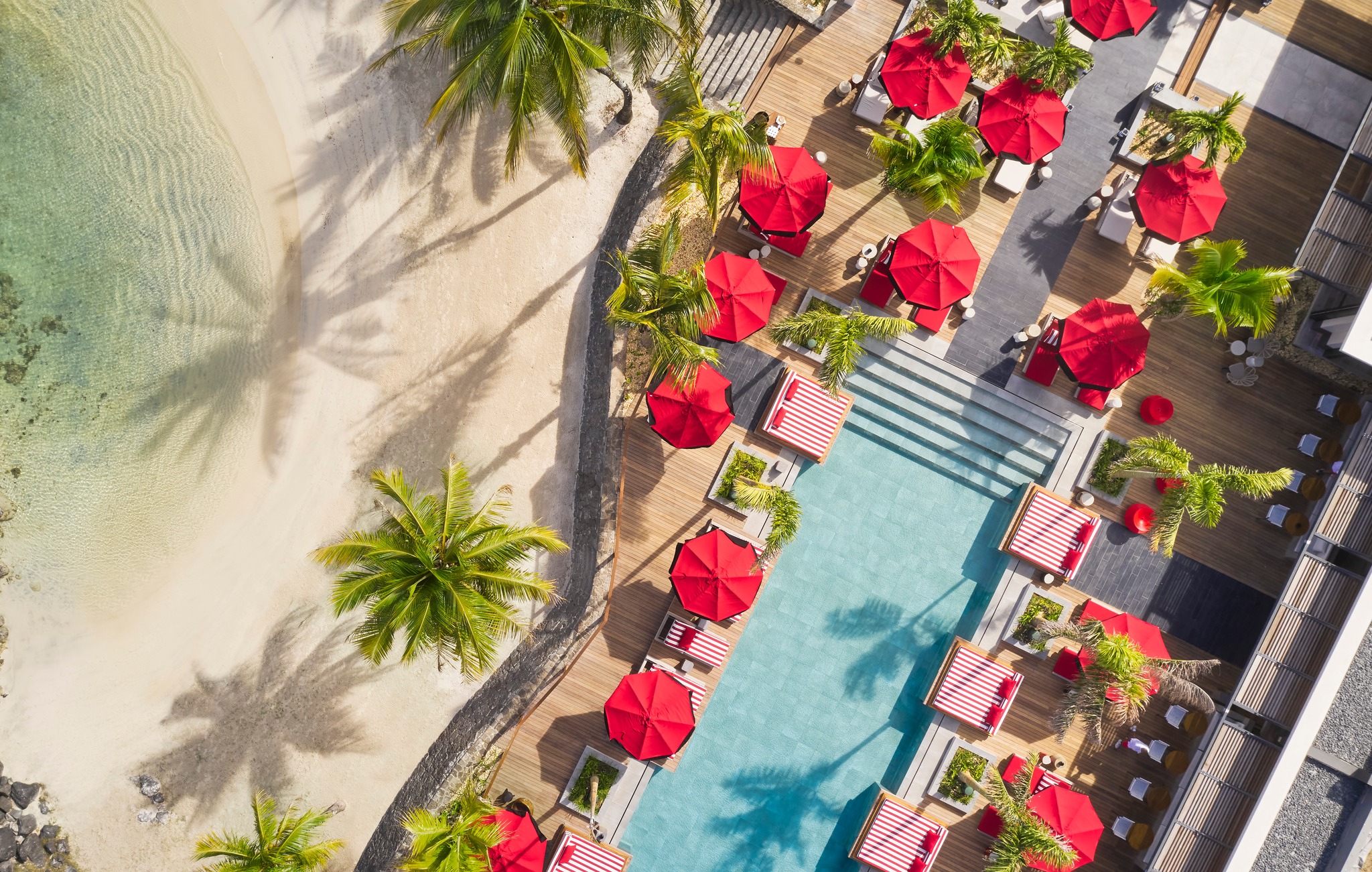 « Beach Rouge » de LUX* Grand Baie parmi les plus beaux beach clubs au monde !